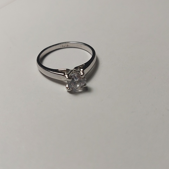 Ring - Picture 3 of 4